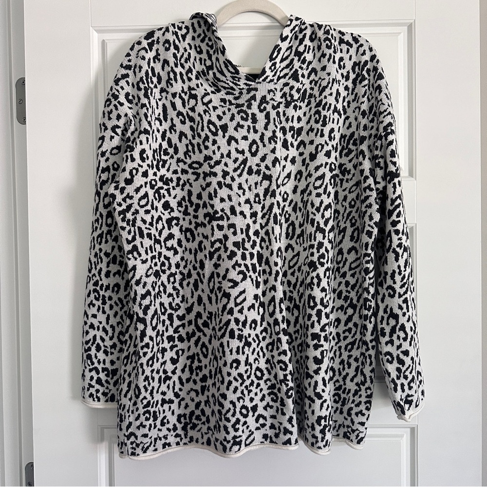 FATE leopard white and black sweater